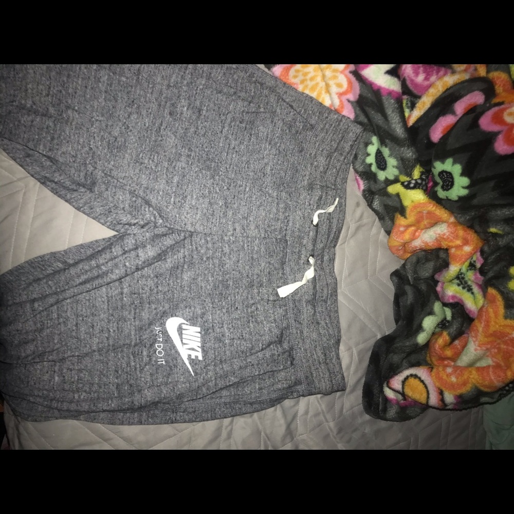 nike joggers/sweatpants - Picture 4 of 4